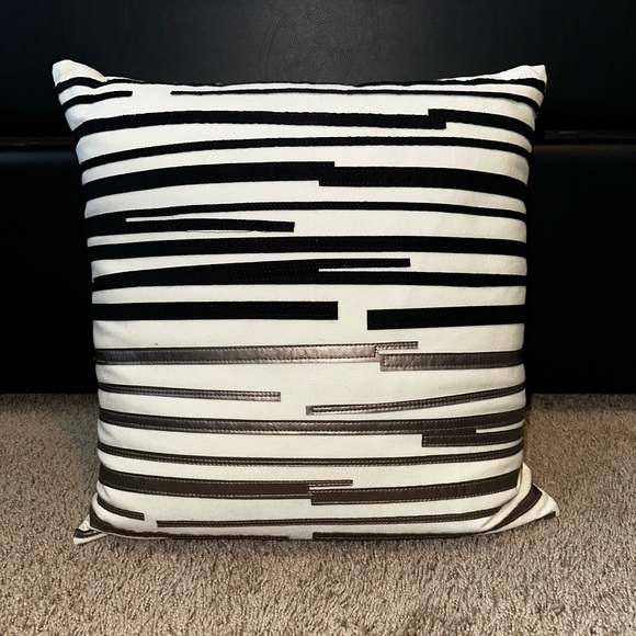 KENNETH COLE REACTION HOME THROW PILLOWS - Picture 4 of 8